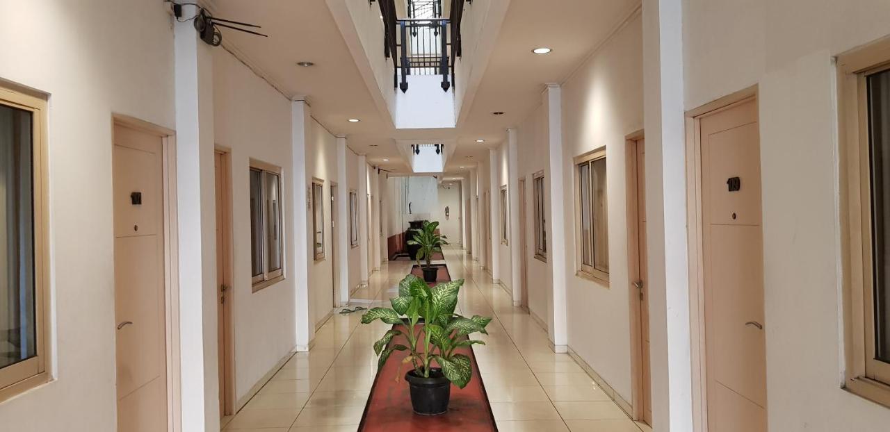 Hotel Dequr Jakarta Kota Exterior photo