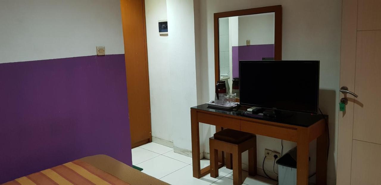 Hotel Dequr Jakarta Kota Exterior photo