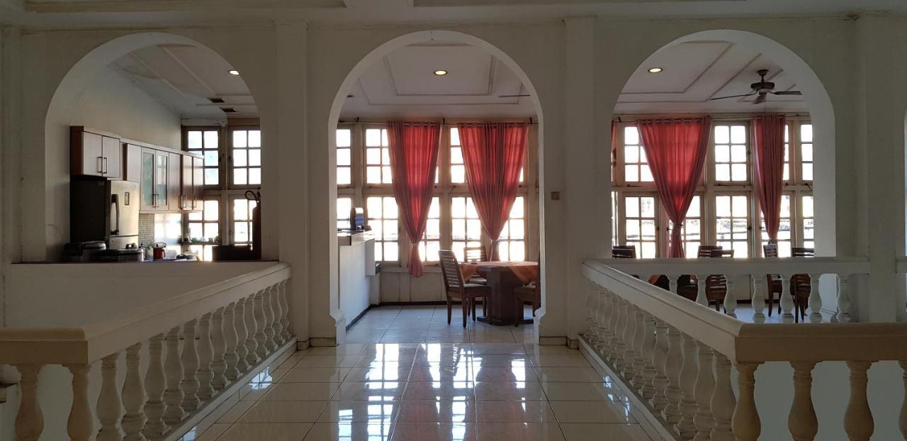 Hotel Dequr Jakarta Kota Exterior photo
